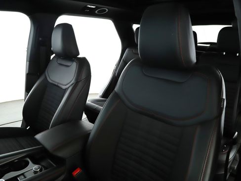 Used 2025 Ford Explorer ST-Line w/ Premium Package AWD/4WD image 4