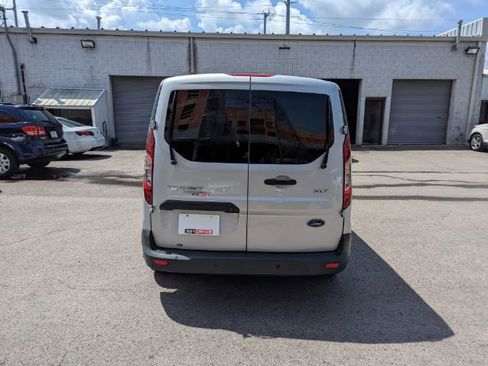 Used 2018 Ford Transit Connect XLT image 7