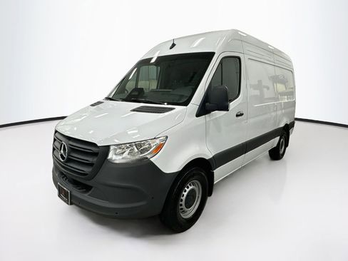 Used 2025 Mercedes-Benz Sprinter 2500 image 3