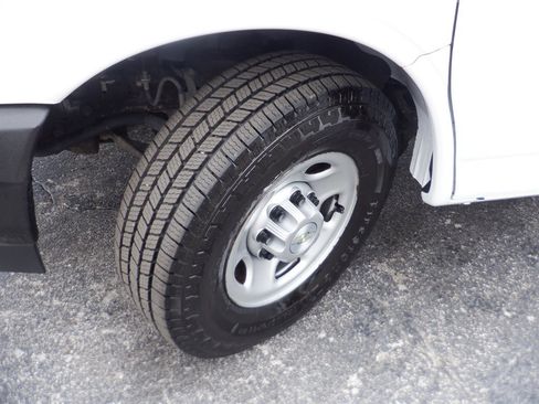 Used 2021 Chevrolet Express 2500 image 17