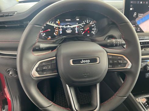 Used 2025 Jeep Compass Trailhawk image 28