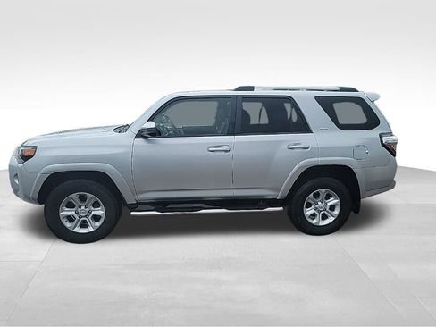 Used 2020 Toyota 4Runner SR5 AWD/4WD image 8