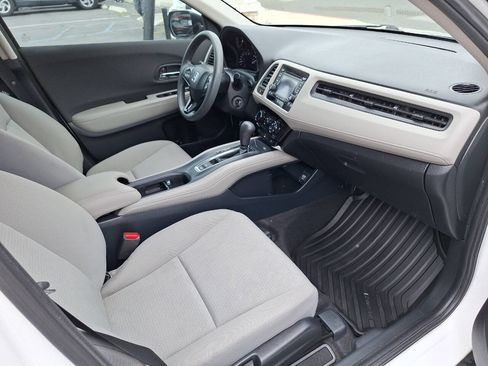 Used 2022 Honda HR-V LX image 10