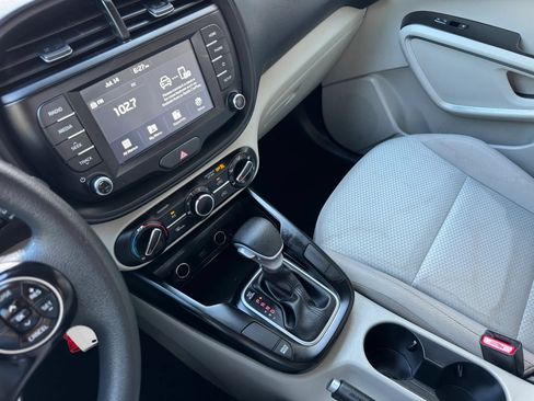 Used 2020 Kia Soul LX FWD image 35