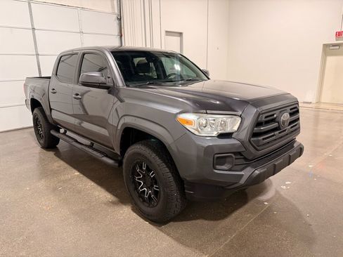 Used 2019 Toyota Tacoma SR w/ SR Convenience Package image 3