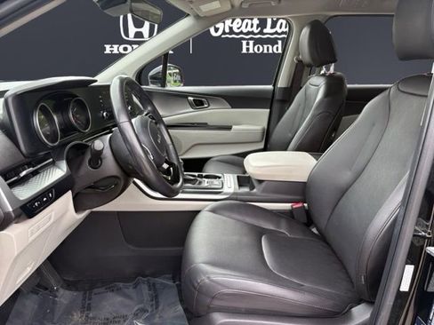 Used 2024 Kia Carnival LX FWD image 9