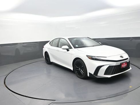 Used 2025 Toyota Camry SE w/ Convenience Package image 34