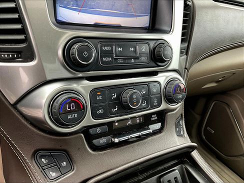 Used 2020 Chevrolet Suburban Premier AWD/4WD image 15