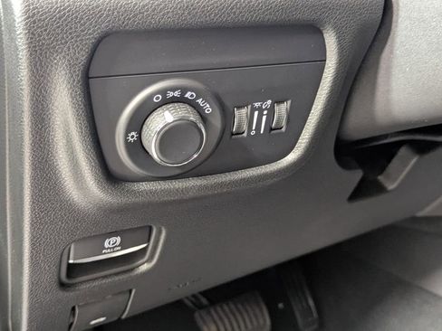 New 2025 Jeep Grand Cherokee Altitude image 15