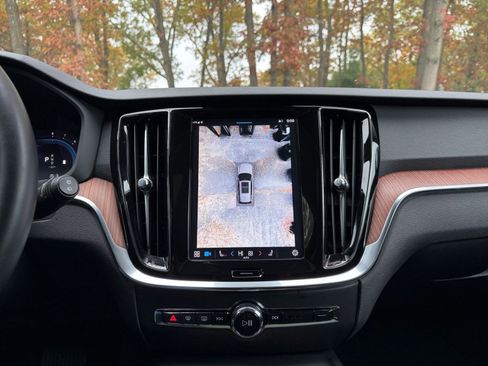 Used 2025 Volvo V60 B5 Cross Country Plus image 18