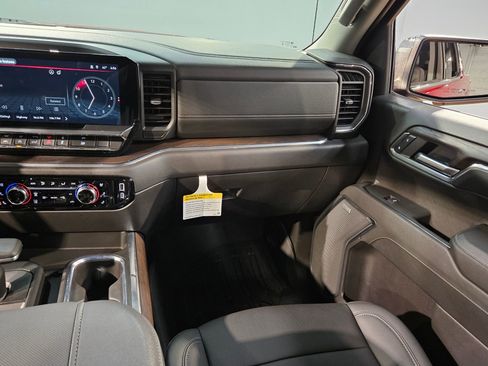 Used 2024 GMC Sierra 1500 SLT w/ SLT Convenience Package image 11