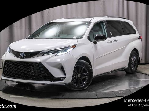 Used 2024 Toyota Sienna XSE w/ XSE Plus Package AWD/4WD image 1
