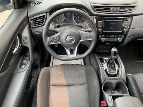 Used 2018 Nissan Rogue SV AWD/4WD image 25