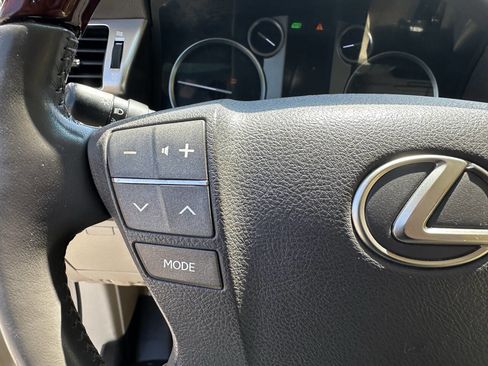 Used 2013 Lexus LX 570 4WD w/ Luxury Pkg image 9