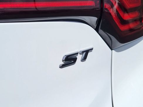 Used 2024 Buick Encore GX Sport Touring FWD image 9