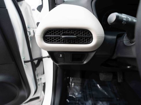 Used 2025 Honda HR-V LX image 11