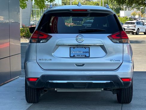 Used 2017 Nissan Rogue SV AWD/4WD image 4