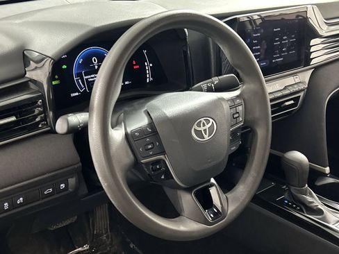 Used 2025 Toyota Camry LE image 13