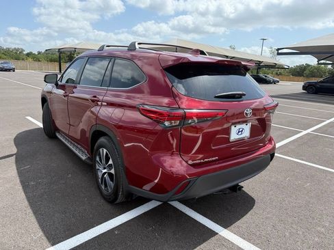 Used 2023 Toyota Highlander XLE FWD image 7