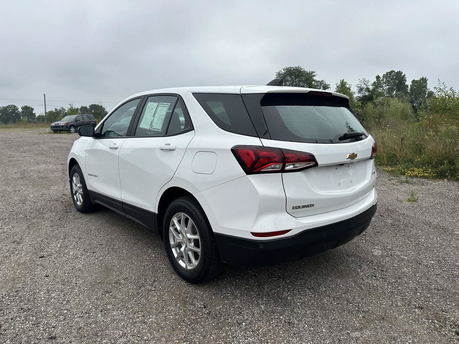 Used 2022 Chevrolet Equinox LS w/ Driver Confidence II Package AWD/4WD image 5