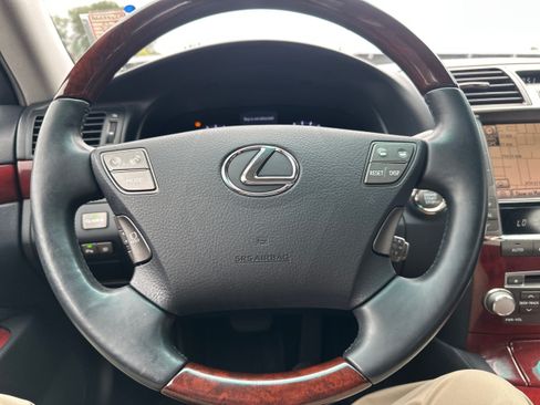 Used 2012 Lexus LS 460 AWD w/ Comfort Pkg image 18