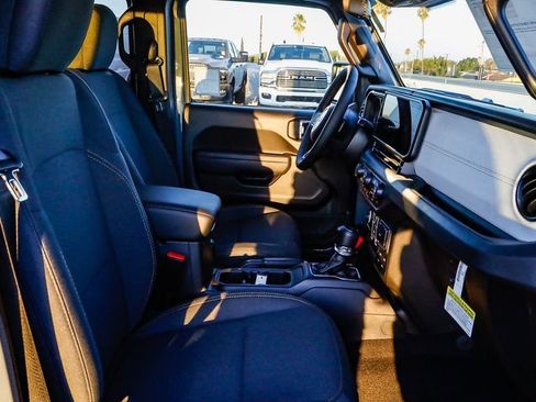 New 2025 Jeep Gladiator Sport image 18