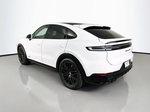 New 2026 Porsche Cayenne GTS image 3