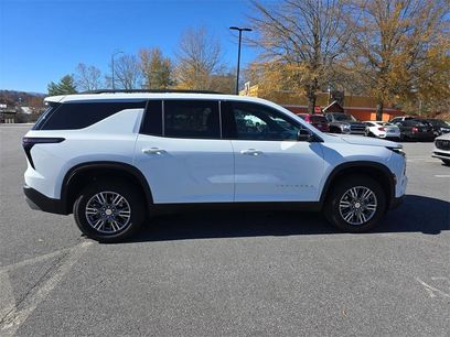 Used 2025 Chevrolet Traverse LT