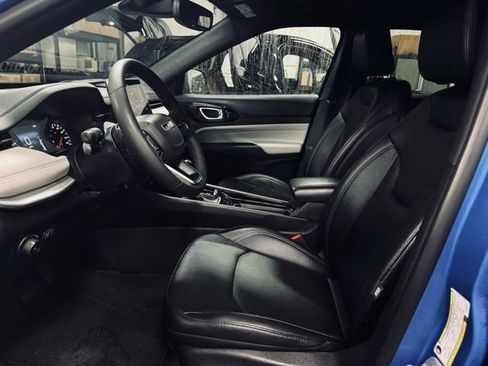 Used 2025 Jeep Compass Limited image 15