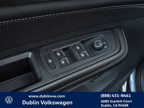 Certified 2024 Volkswagen Atlas Cross Sport SE image 11