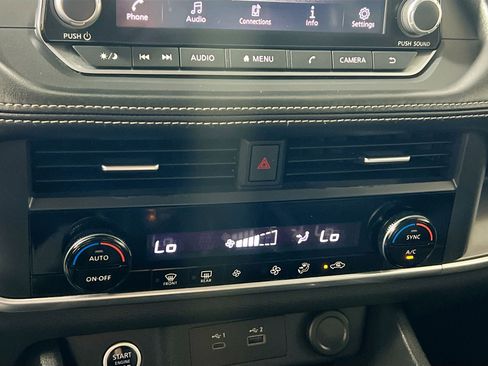 Used 2023 Nissan Rogue SV image 27