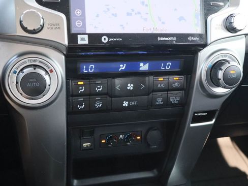 Used 2021 Toyota 4Runner Limited AWD/4WD image 18