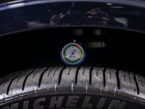 Used 2021 Bentley Bentayga image 46