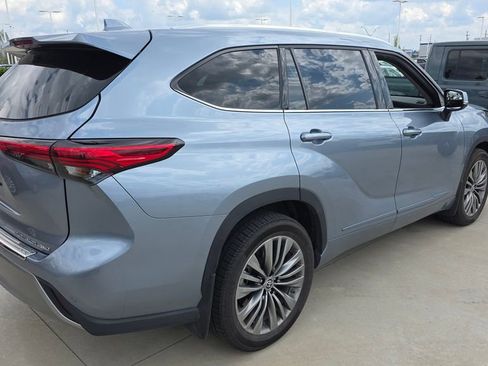 Used 2020 Toyota Highlander Platinum image 5