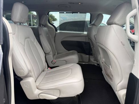 Used 2021 Chrysler Voyager Lxi FWD image 17