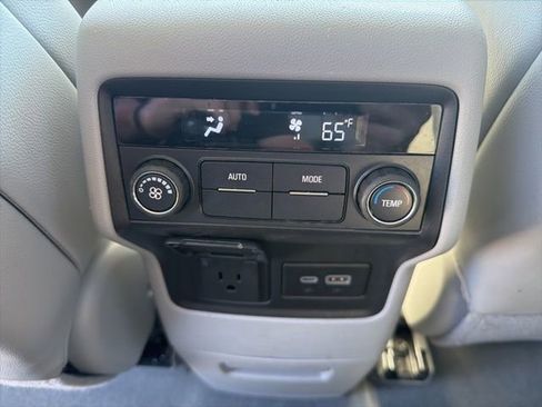 Used 2023 GMC Acadia SLT AWD/4WD image 20
