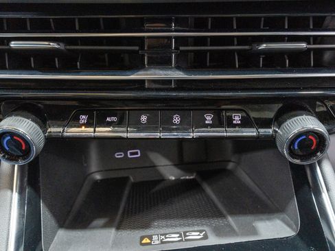 Used 2024 Chevrolet Traverse Z71 image 22