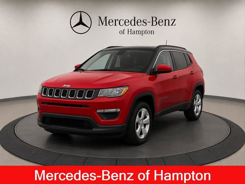 Used 2018 Jeep Compass Latitude w/ Popular Equipment Group FWD image 2