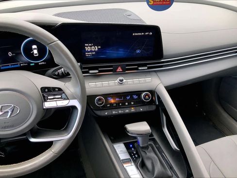 Used 2023 Hyundai Elantra SEL w/ Convenience Package image 6