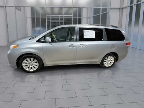 Used 2014 Toyota Sienna LE image 6
