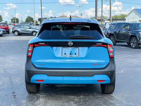 Used 2025 Nissan Kicks SR w/ SR Premium Package AWD/4WD image 10