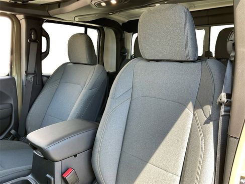 New 2025 Jeep Gladiator Sport image 26