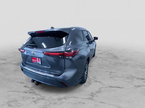 Certified 2023 Toyota Highlander XLE image 10