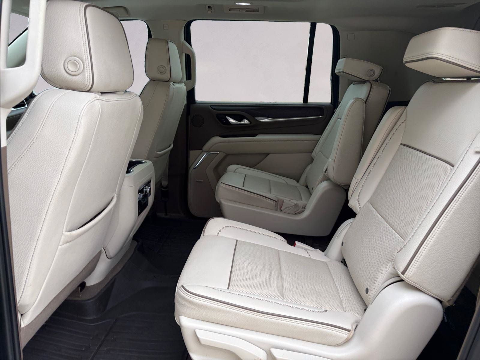 Used 2023 GMC Yukon XL Denali AWD/4WD image 13