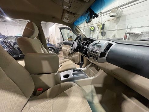 Used 2010 Toyota Tacoma Base image 19
