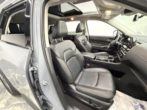 Used 2023 Nissan Pathfinder SL AWD/4WD image 21