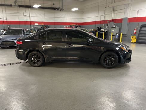 Used 2022 Toyota Corolla LE image 11