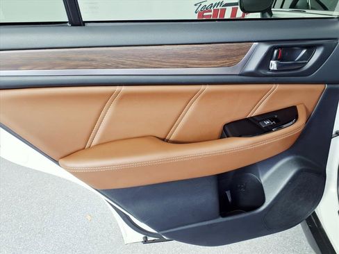 Used 2019 Subaru Outback 3.6R Touring image 11