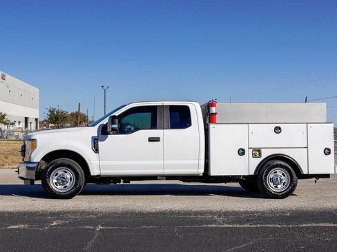 Used 2017 Ford F350 XL image 4