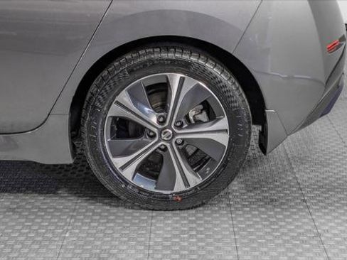 Used 2020 Nissan Leaf SV w/ SV Technology Package image 41